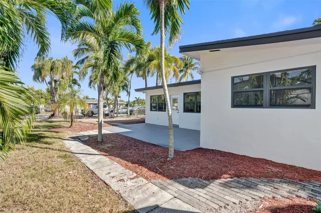 $549,000 | 1302 South 22nd Court, Hollywood, FL 33020