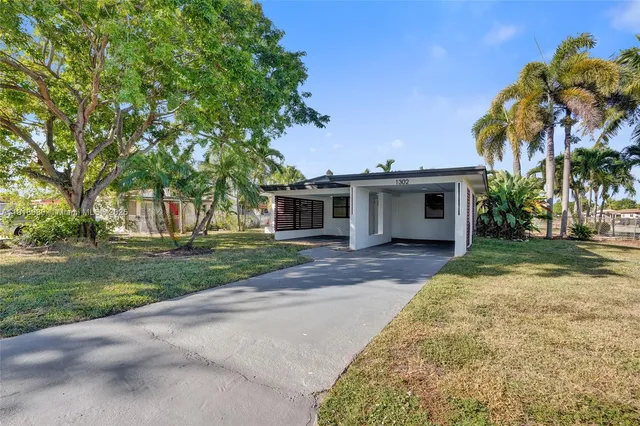 $549,000 | 1302 South 22nd Court, Hollywood, FL 33020