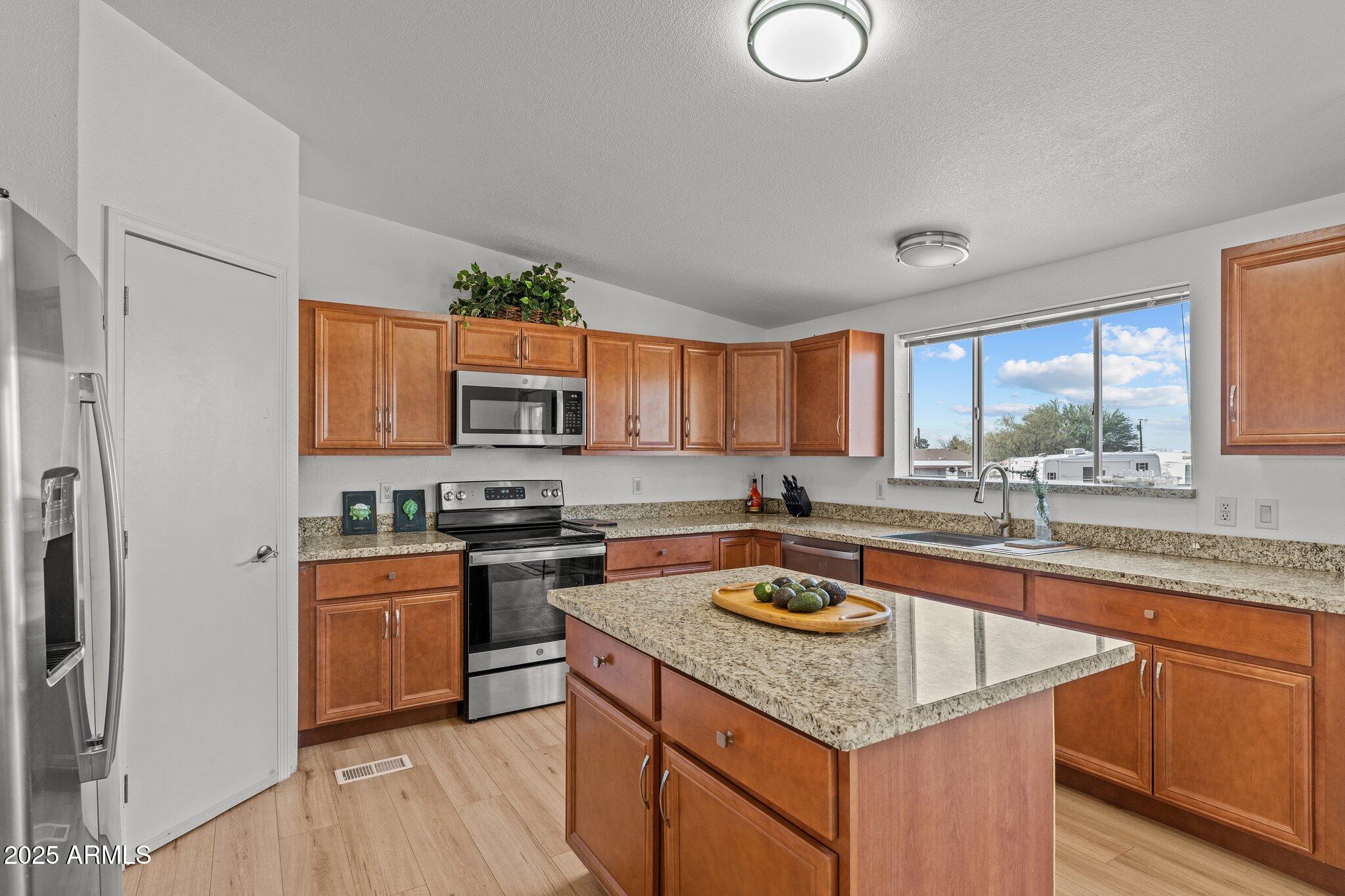 25980 Ghost Town Road Congress, AZ 85332 - Photo 6 of 32 Kitchen