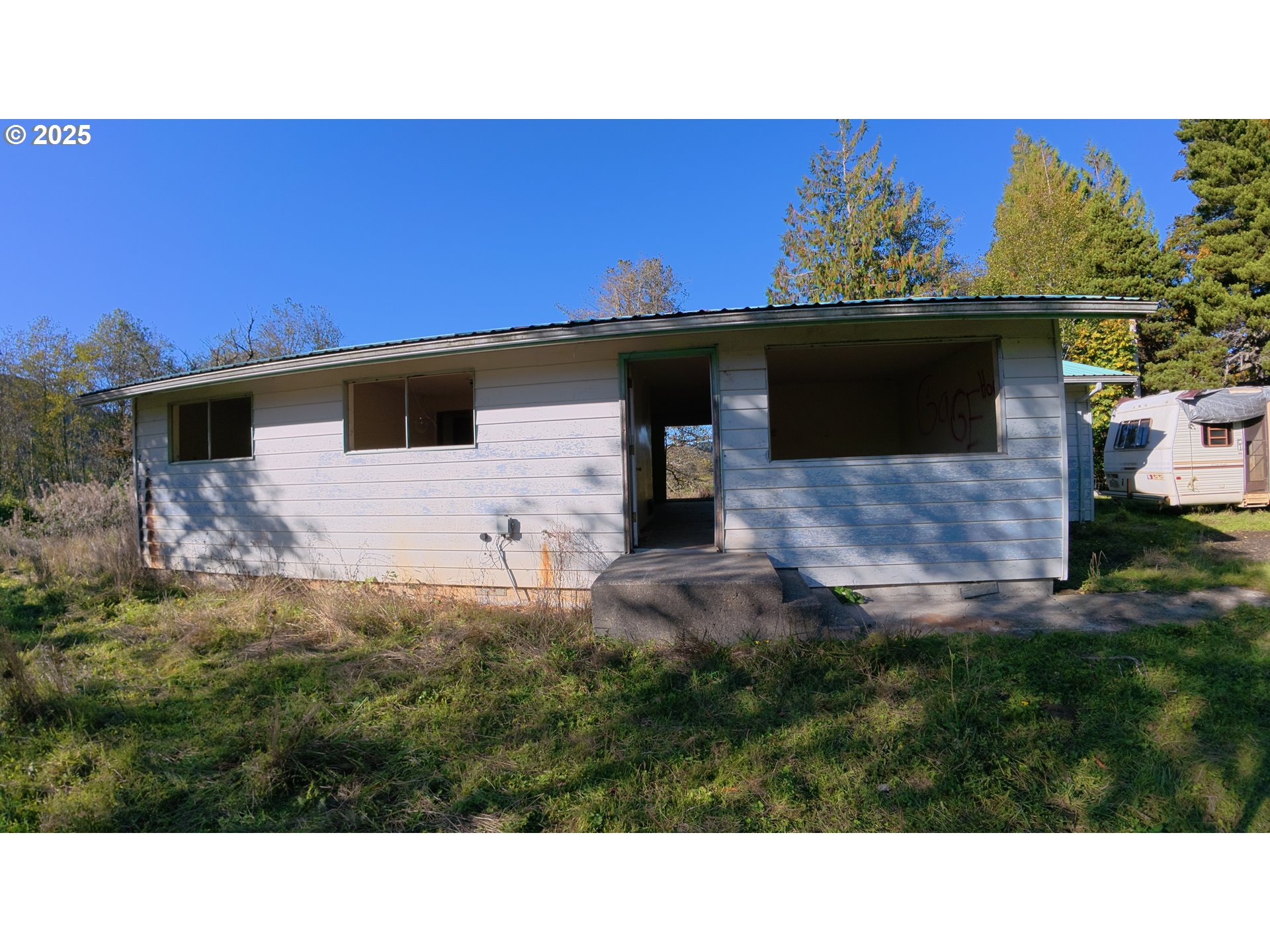 105 East Valley Road Skamokawa, WA 98647 - Photo 14 of 29 a black and white photo of a house
