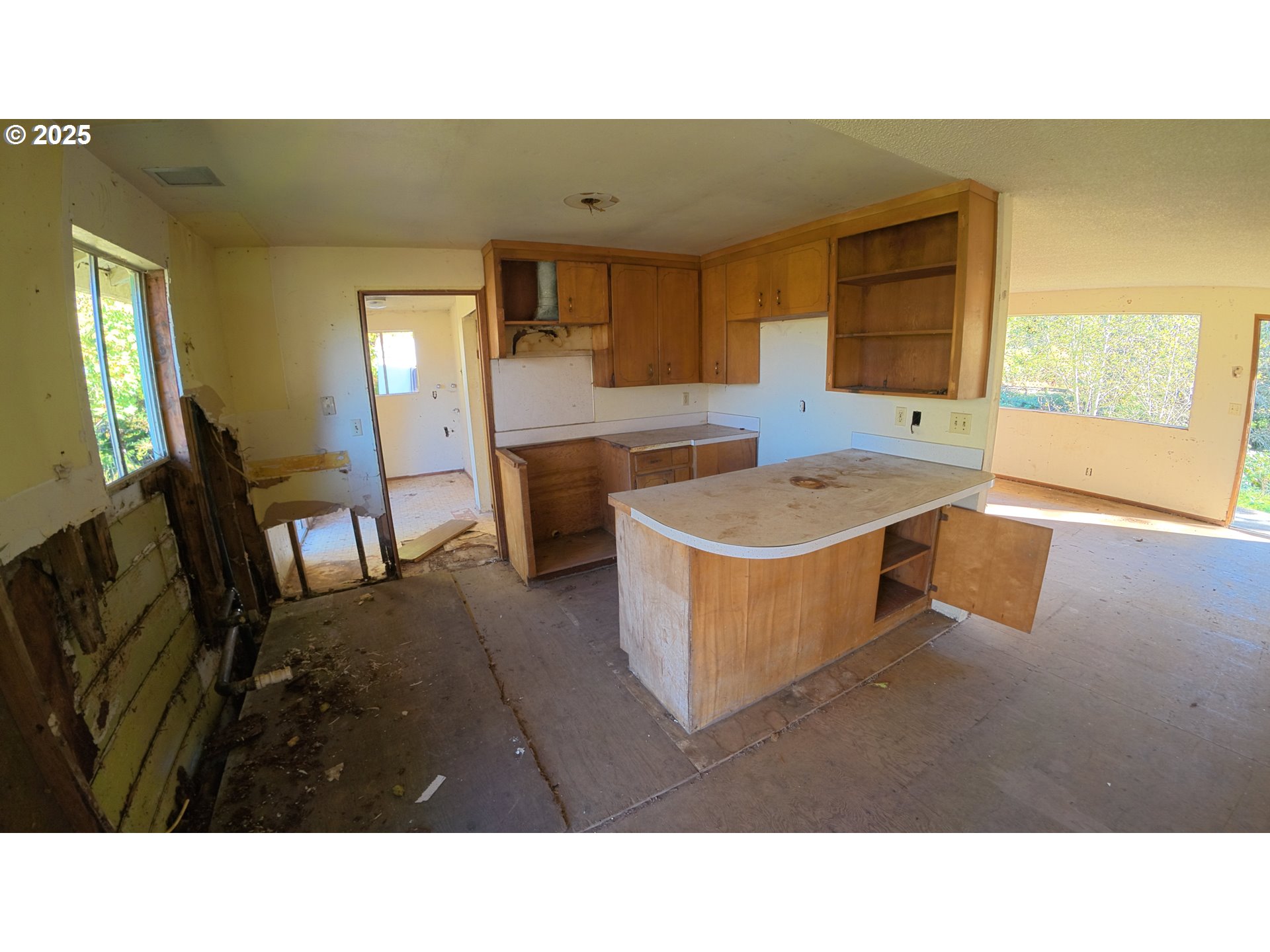 105 East Valley Road Skamokawa, WA 98647 - Photo 27 of 29 a open kitchen with sink and window