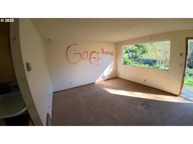 $795,000 | 105 East Valley Road, Skamokawa, WA 98647