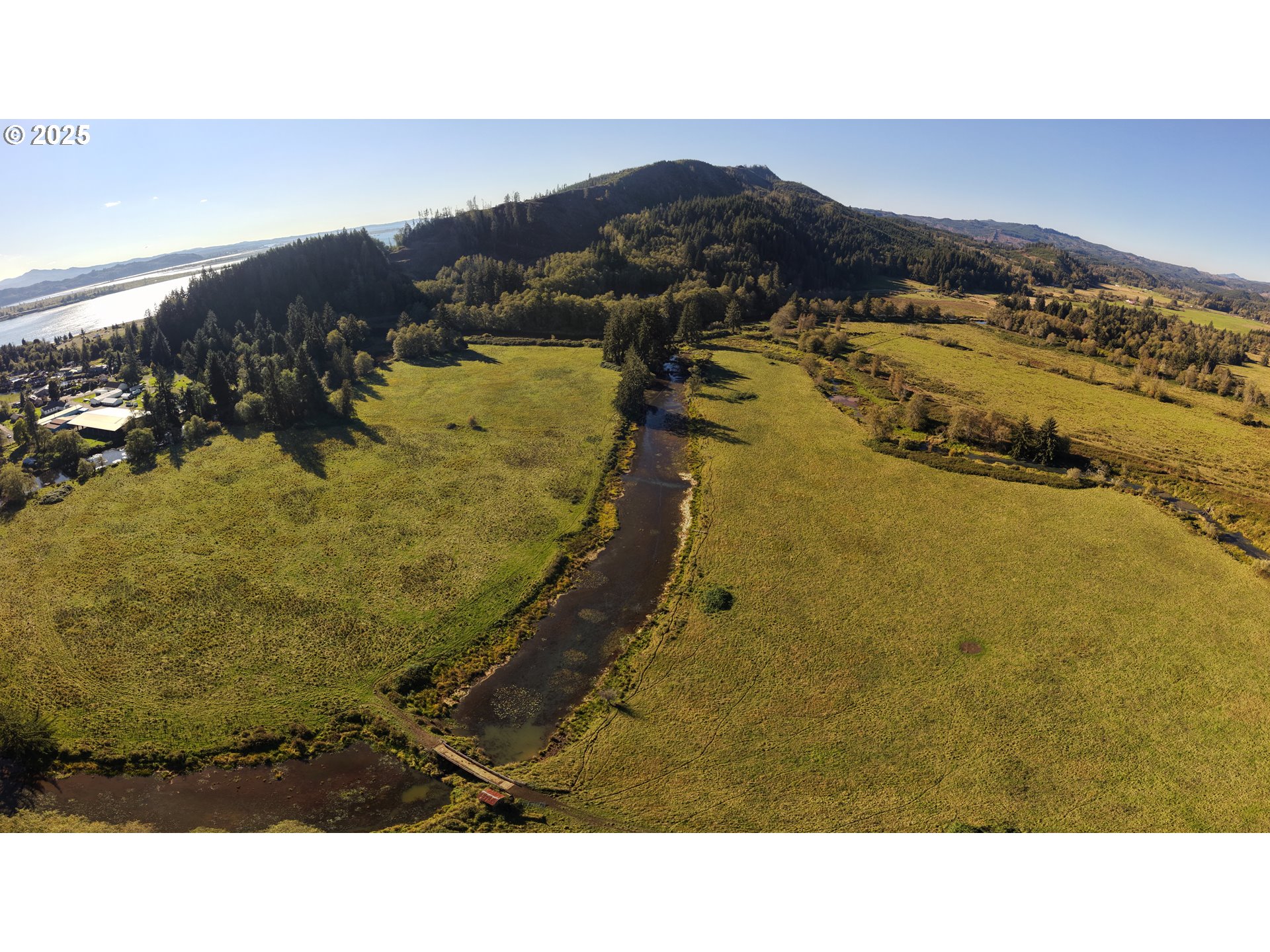 105 East Valley Road Skamokawa, WA 98647 - Photo 5 of 29 a bathroom with a sink and a vanity