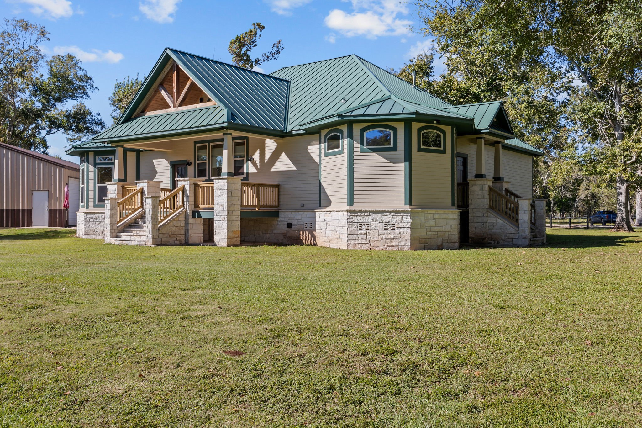 3998 County Road 612 Angleton, TX 77515 - Photo 35 of 47 a front view of a house with garden