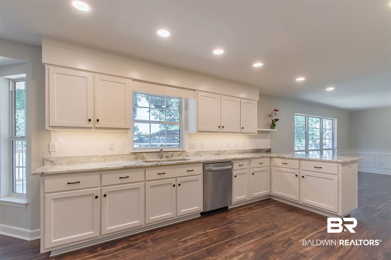 121 Pineridge Road Daphne, AL 36526 - Photo 14 of 41 Designer Kitchen