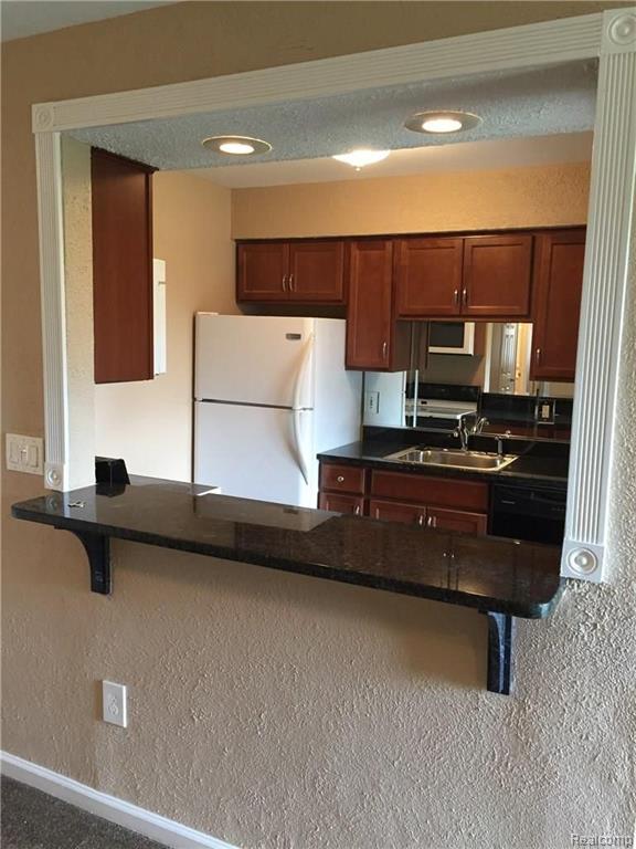 29880 West 12 Mile Road, Unit 67/808 Farmington, MI 48334 - Photo 6 of 18