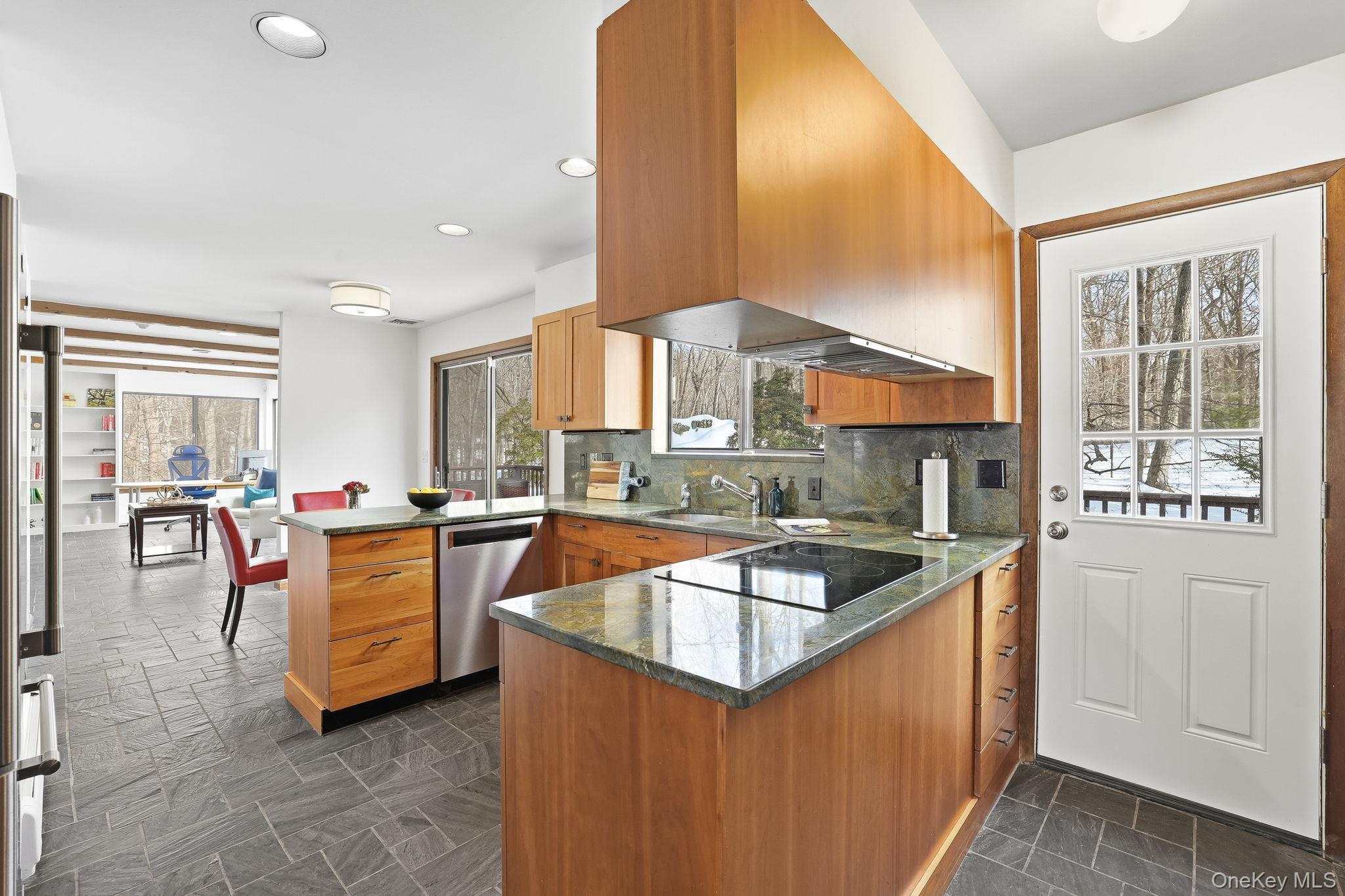 114 Old Lyme Road Chappaqua, NY 10514 - Photo 10 of 30