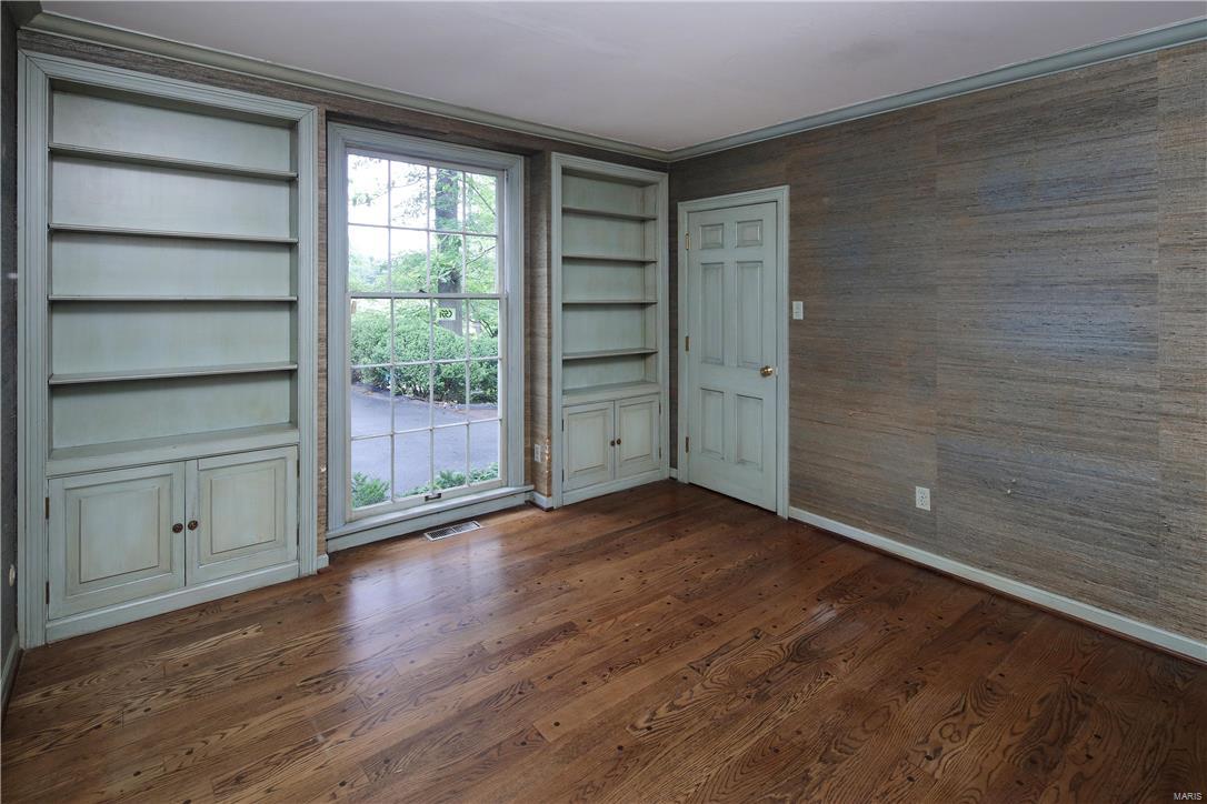 124 South Price Road Ladue, MO 63124 - Photo 9 of 12