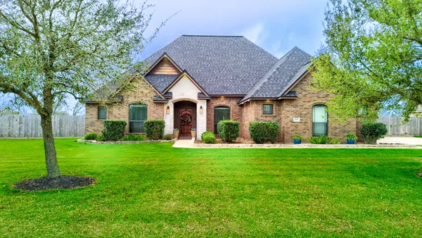 $475,000 | 401 Heritage Oaks Drive, Angleton, TX 77515