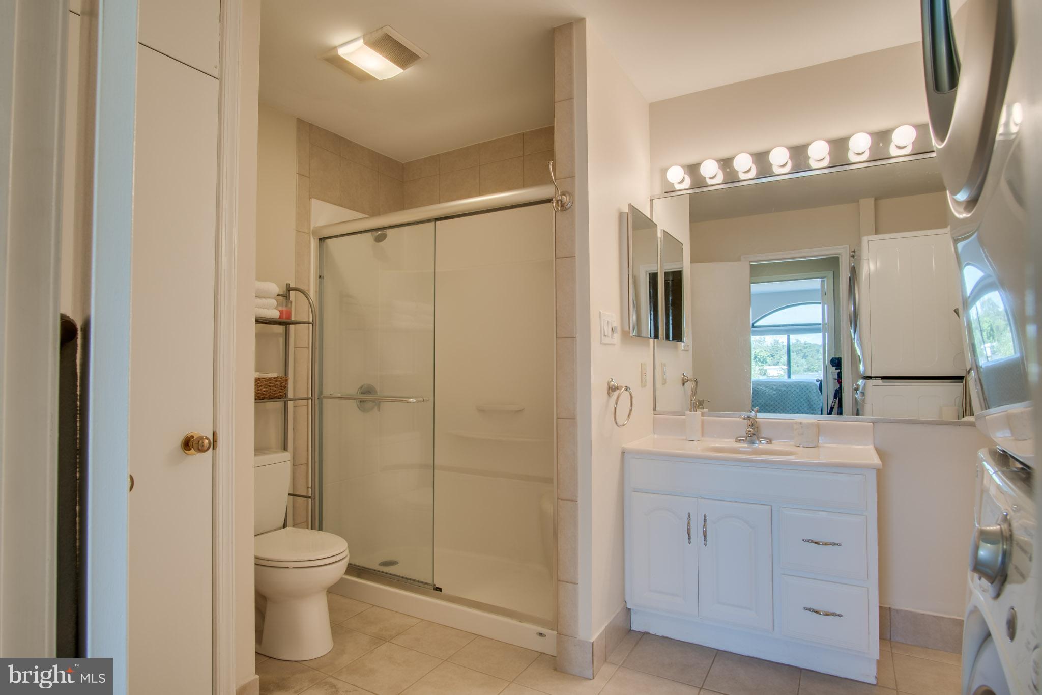 1029 North Stuart Street, Unit 511 Arlington, VA 22201 - Photo 19 of 23 Full Bathroom On The Upper Level