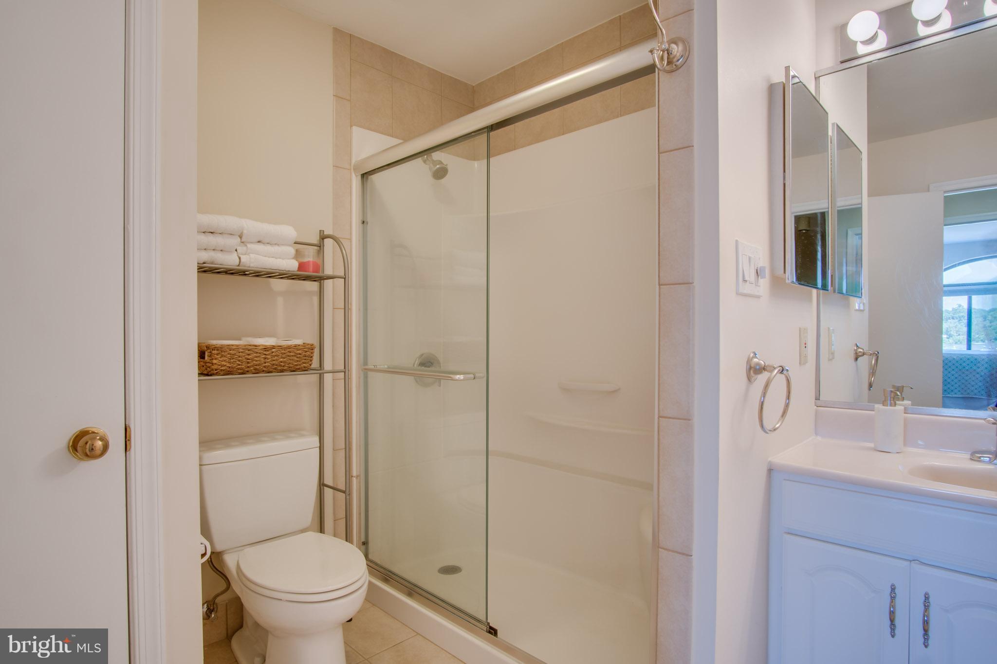 1029 North Stuart Street, Unit 511 Arlington, VA 22201 - Photo 20 of 23 Bath