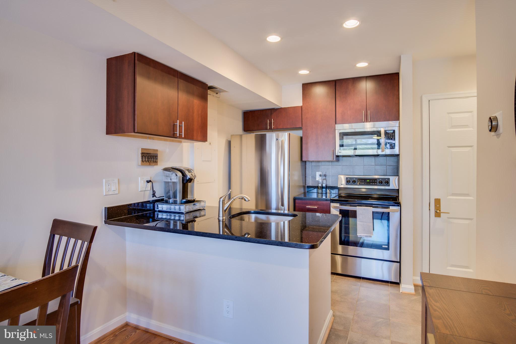 1029 North Stuart Street, Unit 511 Arlington, VA 22201 - Photo 4 of 23 Gourmet Kitchen With Granite