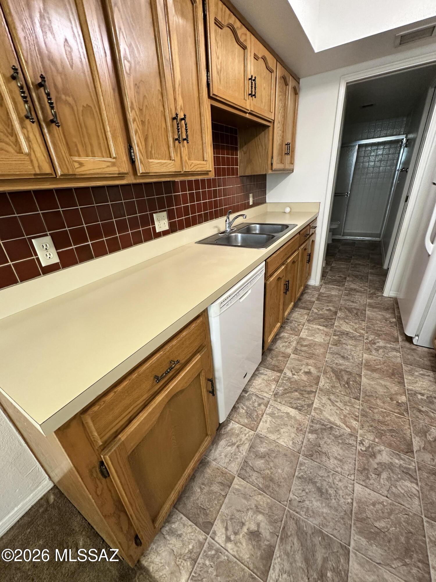 1200 East River Road, Unit F64 Tucson, AZ 85718 - Photo 4 of 23 Kitchen