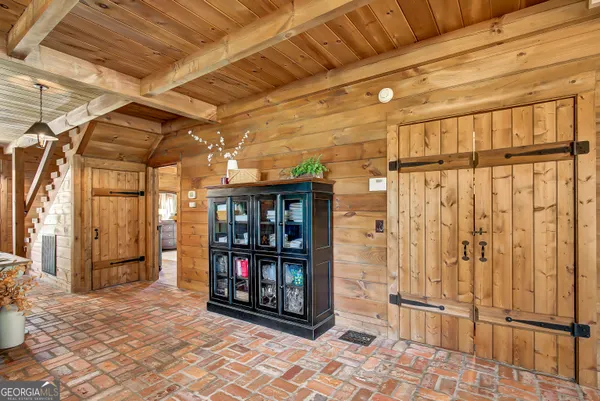 a view of a dry yard