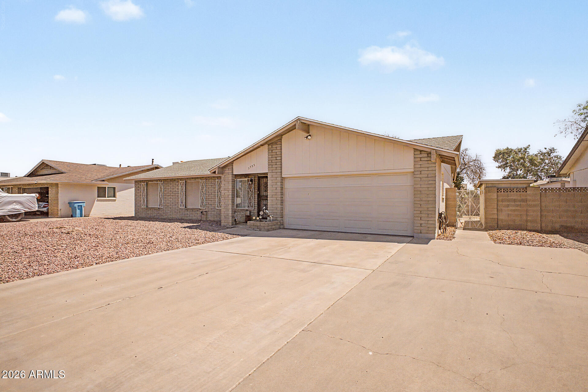 3753 West Dalphin Road Phoenix, AZ 85051 - Photo 3 of 35