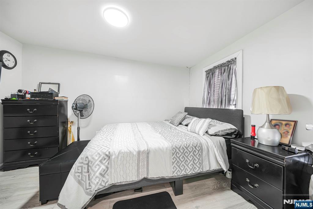 418 South 10th Street Newark, NJ 07103 - Photo 5 of 20 a bedroom with a bed and a lamp