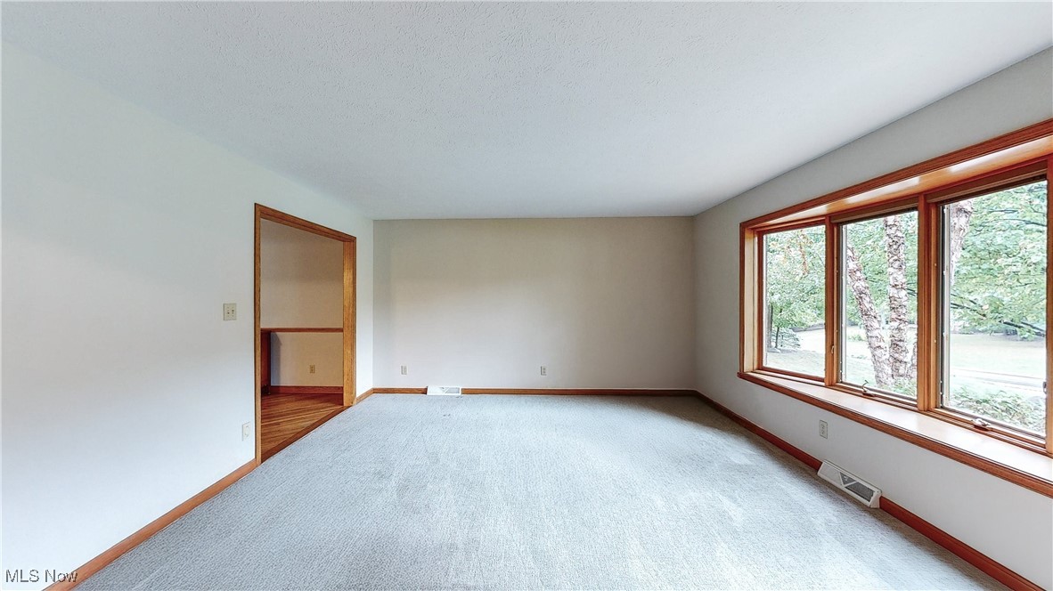 19206 Rashell Drive Bedford, OH 44146 - Photo 4 of 50