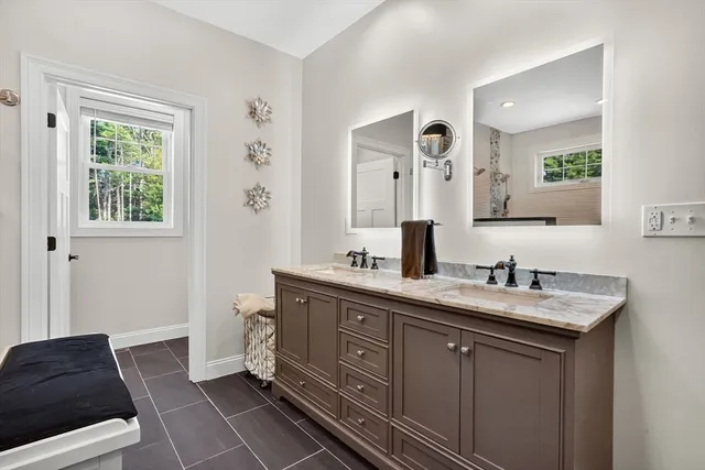 $1,100,000 | 3012 Thorndike Street, Bondsville, MA 01009