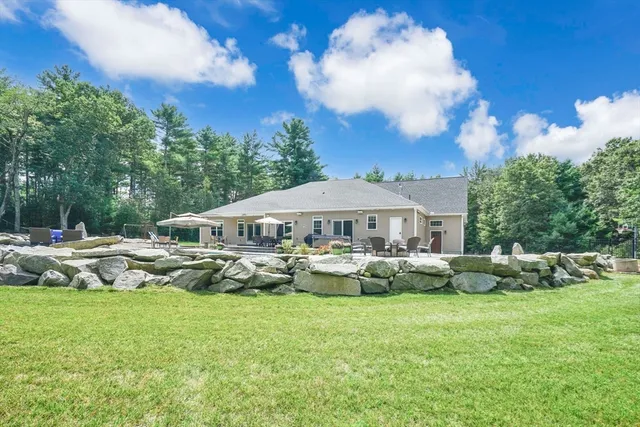 $1,100,000 | 3012 Thorndike Street, Bondsville, MA 01009