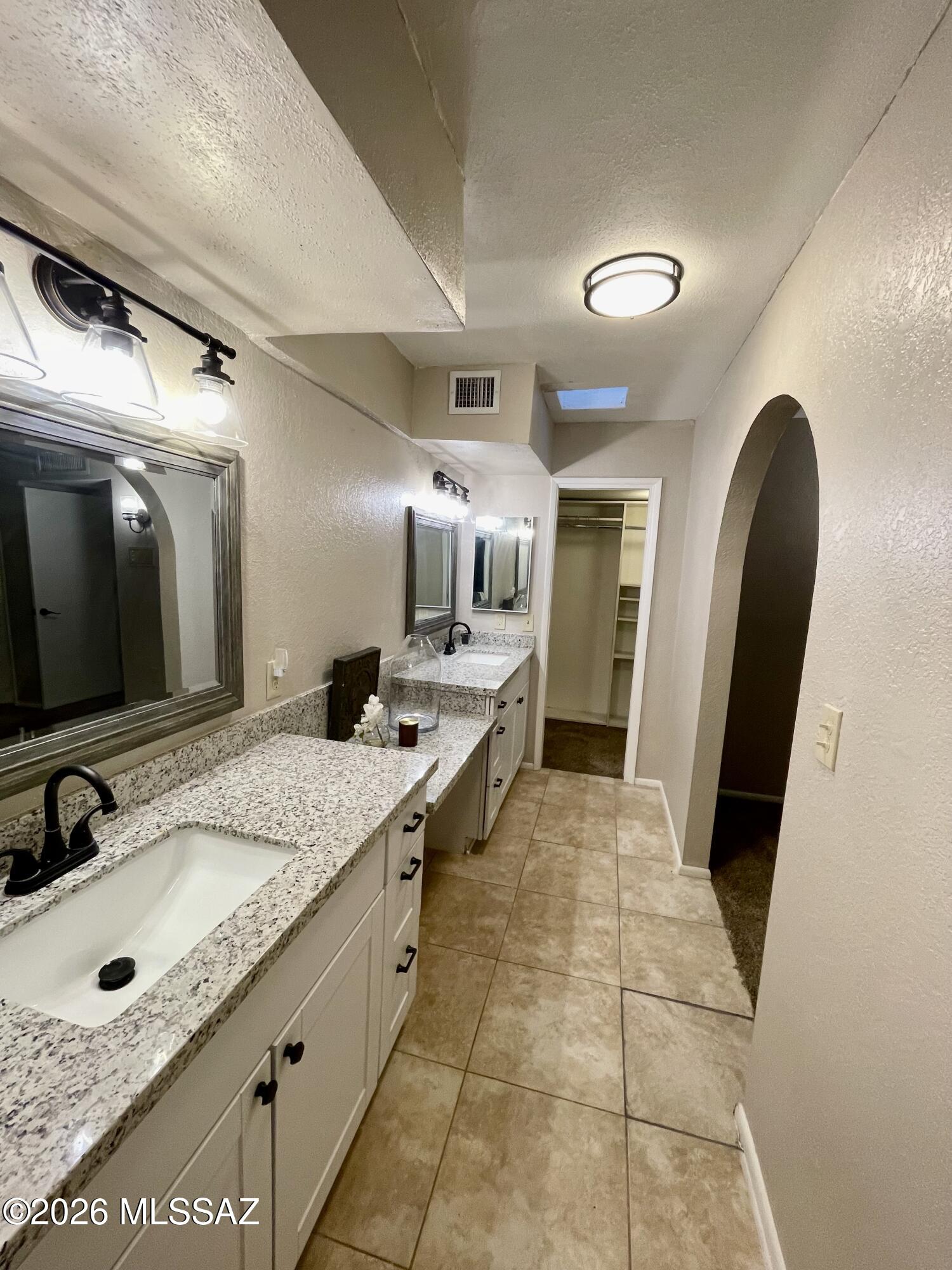 2434 North Shade Tree Circle Tucson, AZ 85715 - Photo 17 of 20 looking in to walk in closet