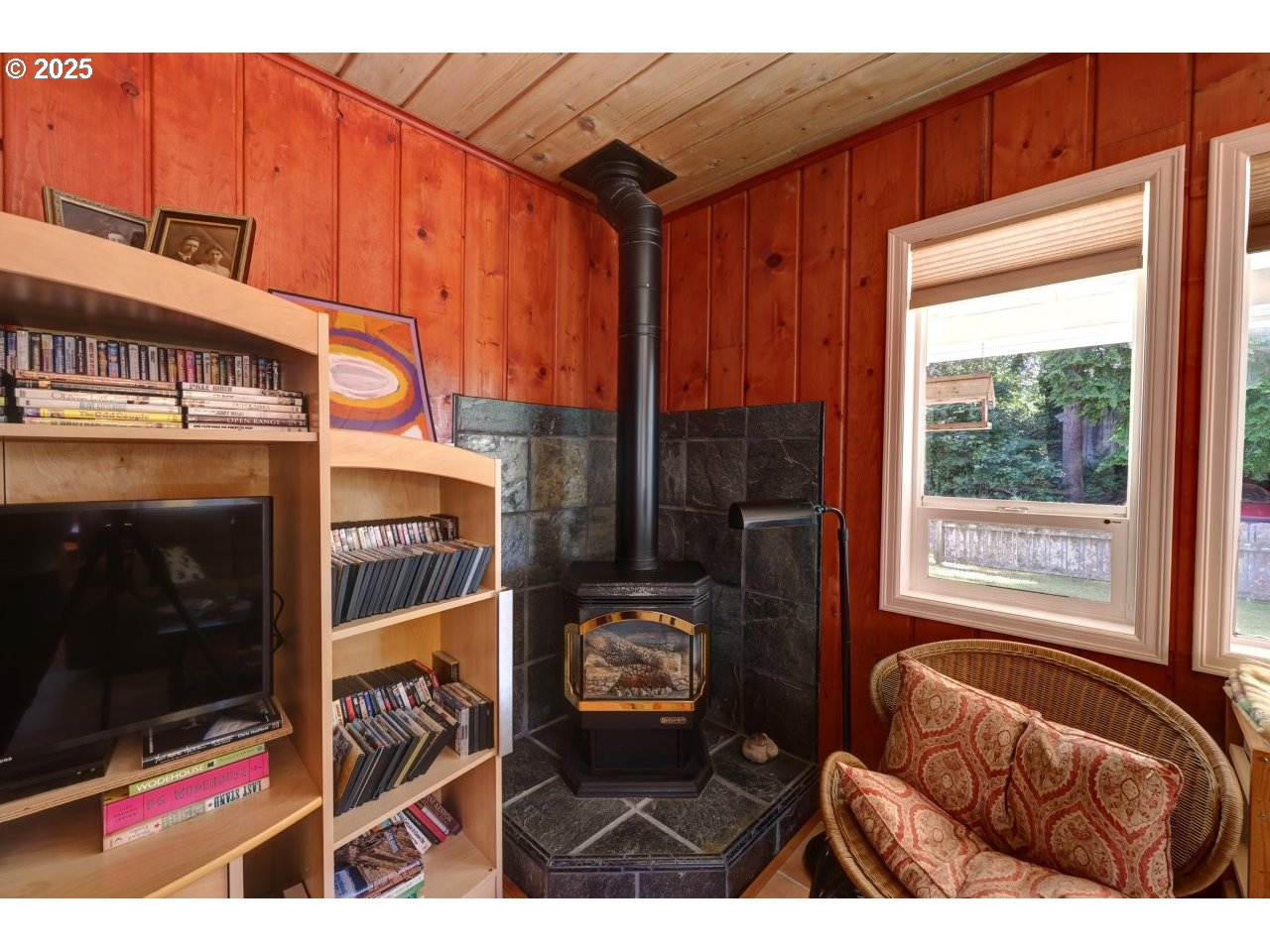 296 East Jackson Cannon Beach, OR 97110 - Photo 11 of 48