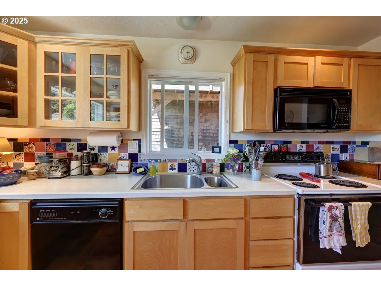 296 East Jackson Cannon Beach, OR 97110 - Photo 13 of 48