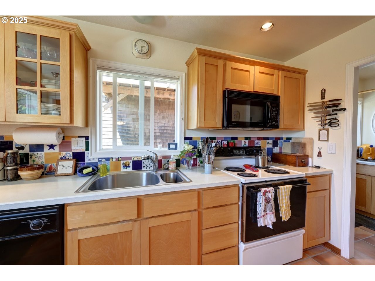 296 East Jackson Cannon Beach, OR 97110 - Photo 15 of 48