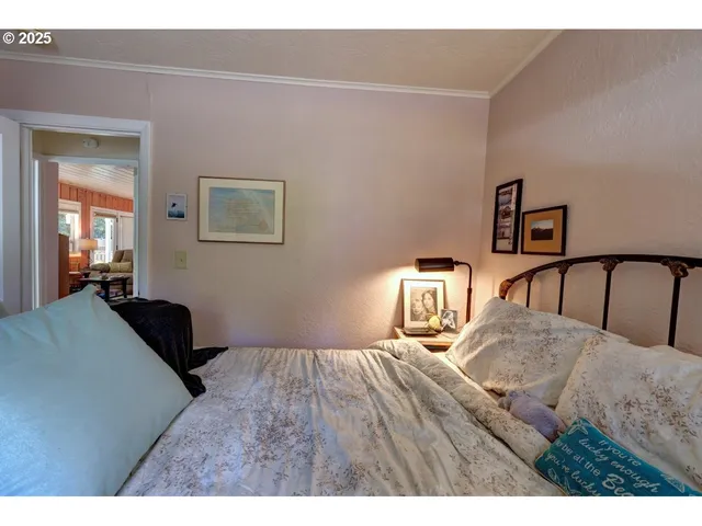 $1,100,000 | 296 East Jackson, Cannon Beach, OR 97110