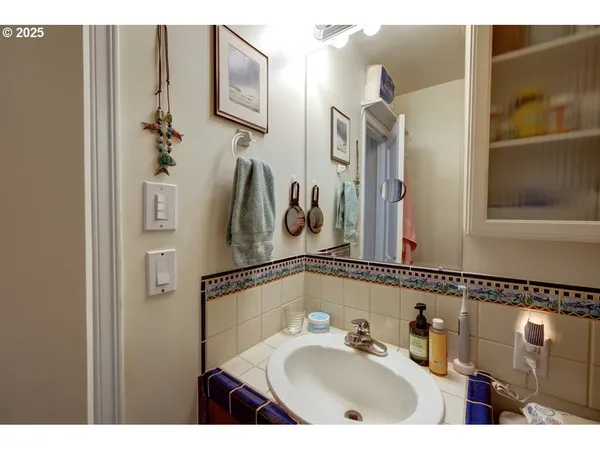 $998,000 | 296 East Jackson, Cannon Beach, OR 97110