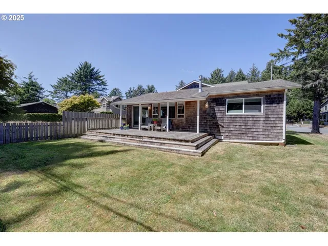 $1,100,000 | 296 East Jackson, Cannon Beach, OR 97110
