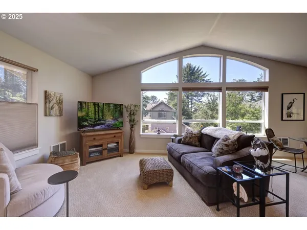$998,000 | 296 East Jackson, Cannon Beach, OR 97110