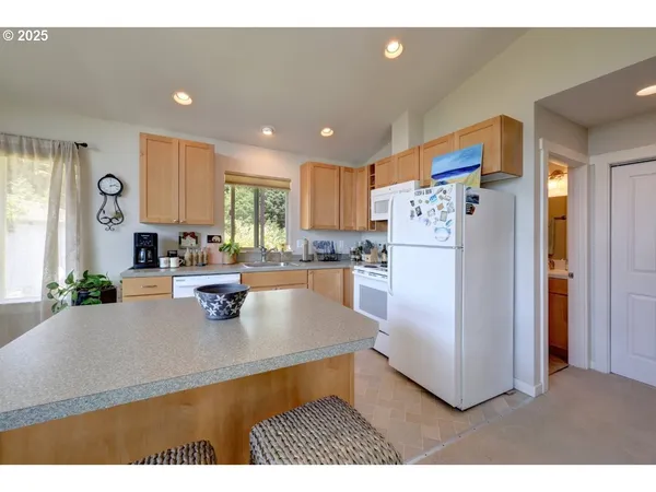 $998,000 | 296 East Jackson, Cannon Beach, OR 97110