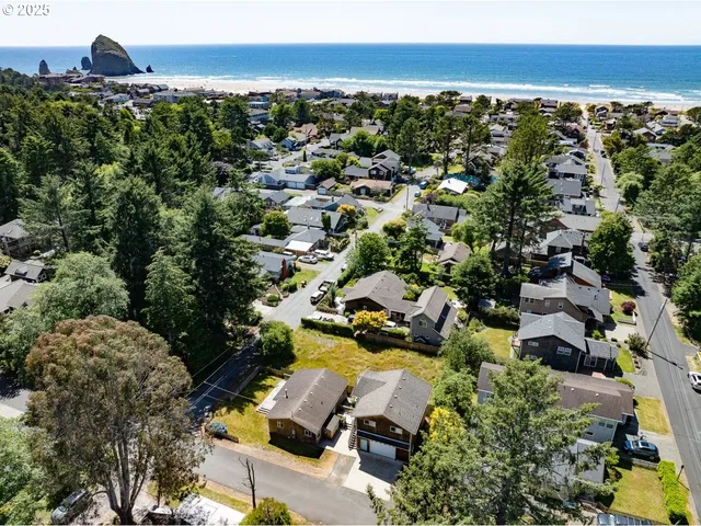 $1,100,000 | 296 East Jackson, Cannon Beach, OR 97110