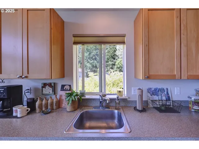 $1,100,000 | 296 East Jackson, Cannon Beach, OR 97110
