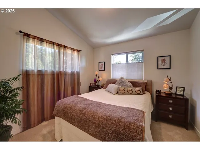 $1,100,000 | 296 East Jackson, Cannon Beach, OR 97110