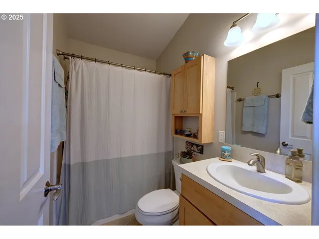 $1,100,000 | 296 East Jackson, Cannon Beach, OR 97110