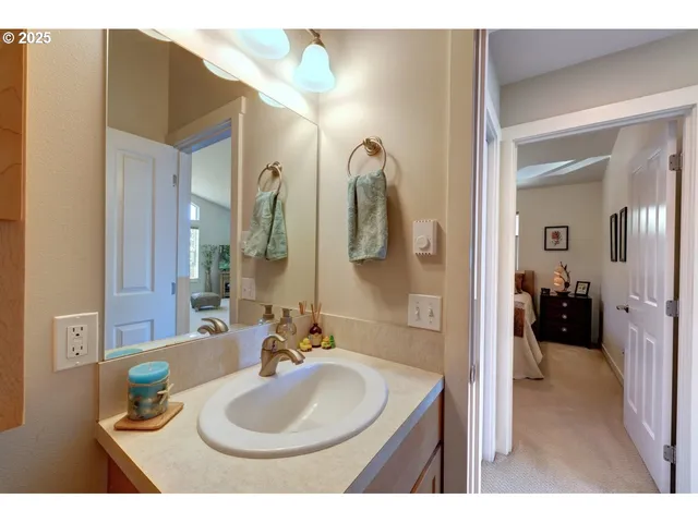 $1,100,000 | 296 East Jackson, Cannon Beach, OR 97110