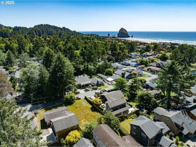 $1,100,000 | 296 East Jackson, Cannon Beach, OR 97110