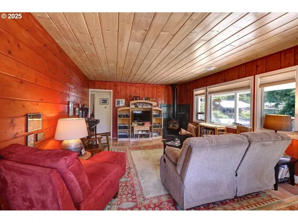 $998,000 | 296 East Jackson, Cannon Beach, OR 97110