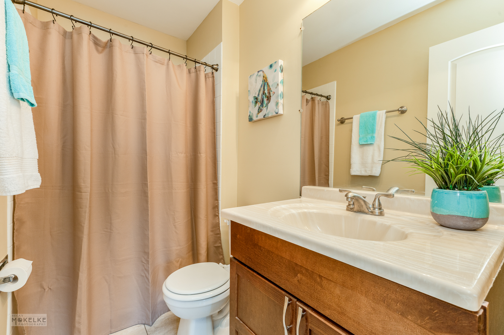 193 Jeffrey Lane Bolingbrook, IL 60440 - Photo 17 of 27 a bathroom with a sink a toilet and a mirror