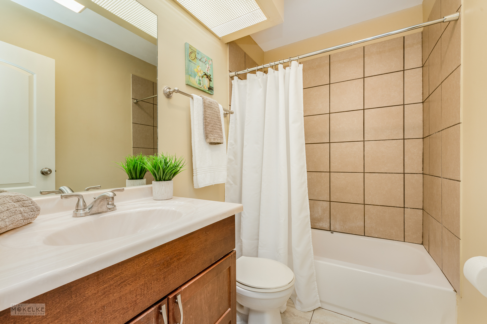 193 Jeffrey Lane Bolingbrook, IL 60440 - Photo 22 of 27 a bathroom with a sink toilet and shower