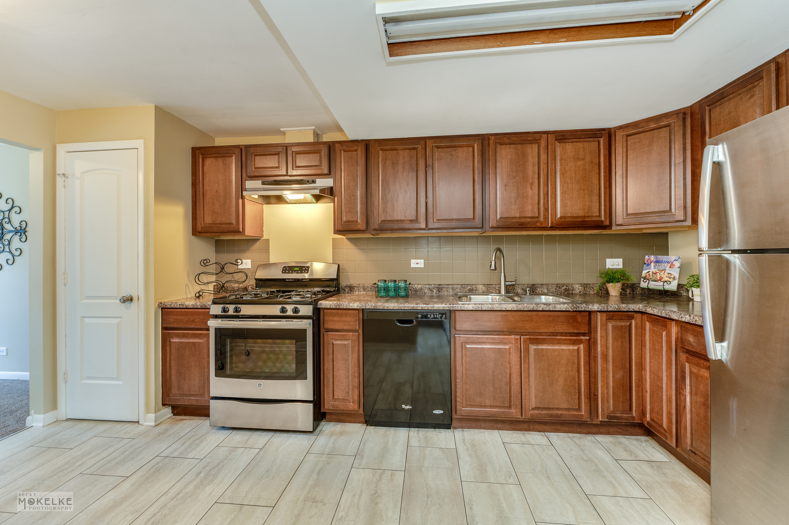 193 Jeffrey Lane Bolingbrook, IL 60440 - Photo 8 of 27 a kitchen with stainless steel appliances granite countertop a stove a sink dishwasher and a refrigerator