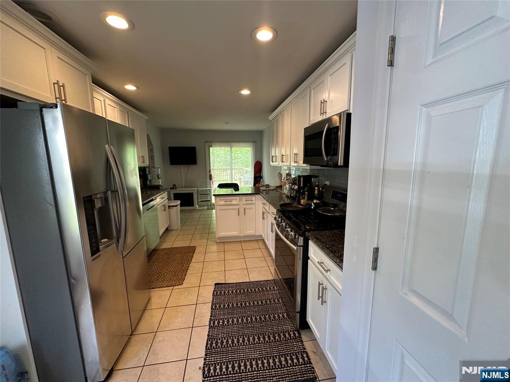410 Burlington Road Paramus, NJ 07652 - Photo 5 of 12
