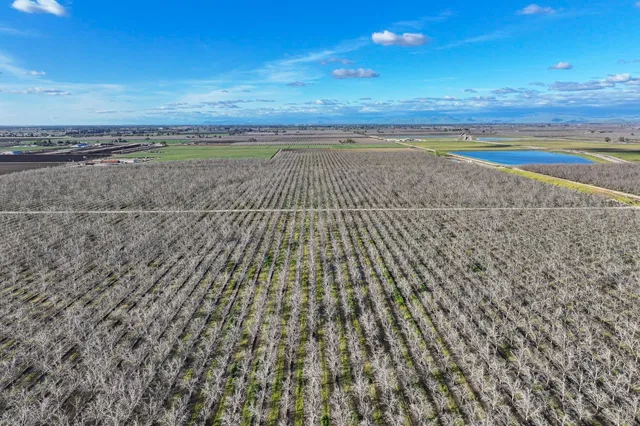 $6,709,000 | 3012 North Oakmore Road, Tulare, CA 93274