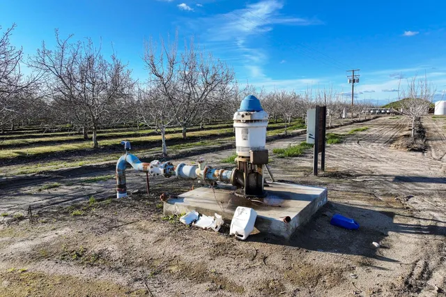 $6,709,000 | 3012 North Oakmore Road, Tulare, CA 93274