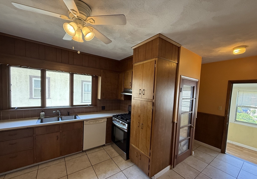 20 Benton Road, Unit 2 Medford, MA 02155 - Photo 8 of 24