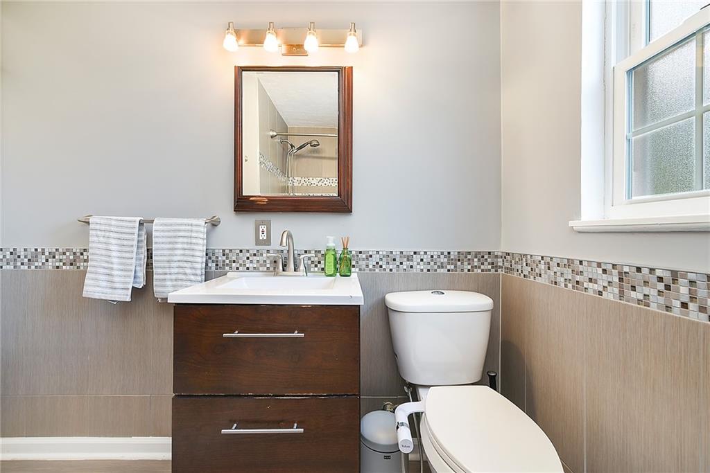 229 Orchard Spring Road Pittsburgh, PA 15220 - Photo 13 of 23 Gallery Image 13