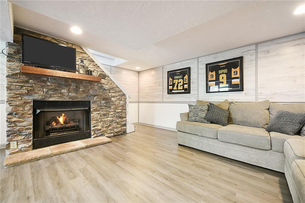 229 Orchard Spring Road Pittsburgh, PA 15220 - Photo 14 of 23 Gallery Image 14