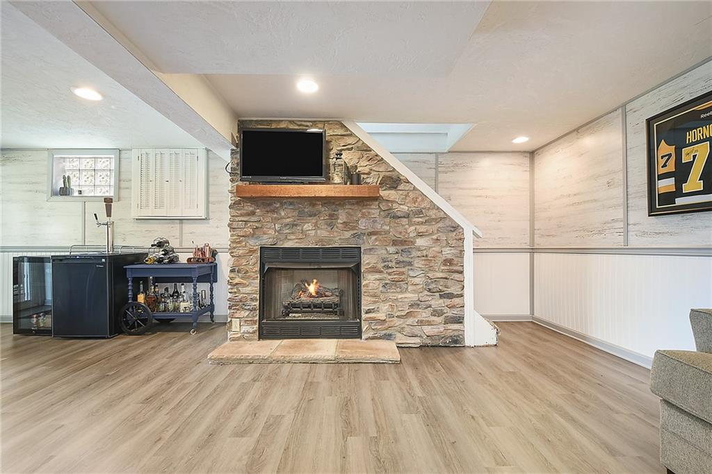 229 Orchard Spring Road Pittsburgh, PA 15220 - Photo 15 of 23 Gallery Image 15