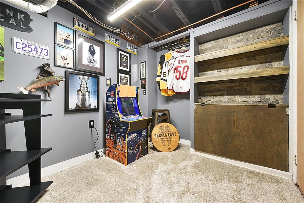 229 Orchard Spring Road Pittsburgh, PA 15220 - Photo 19 of 23 Gallery Image 19